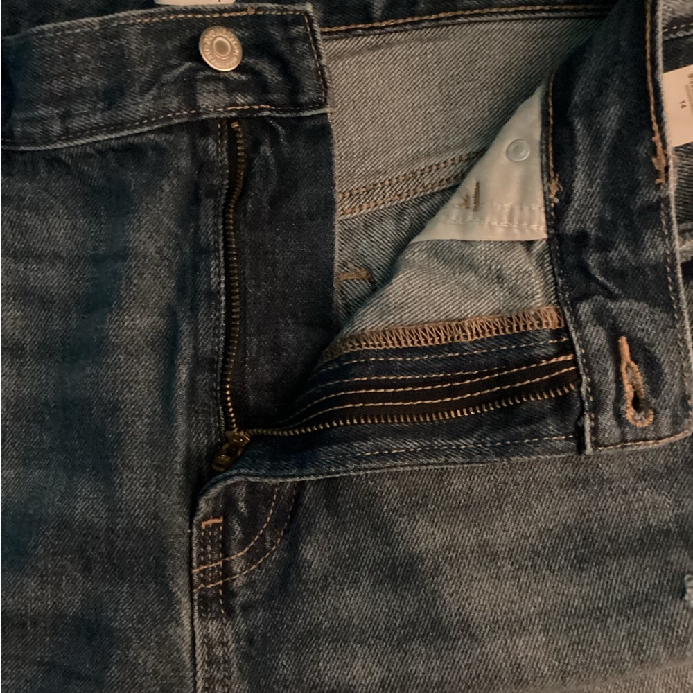 Old Navy NWT Distressed Dad Jean Shorts - 5 inch inseam - Picture 9 of 12